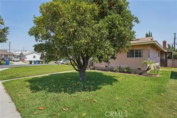 Downey, CA 90241,10302 Pomering RD