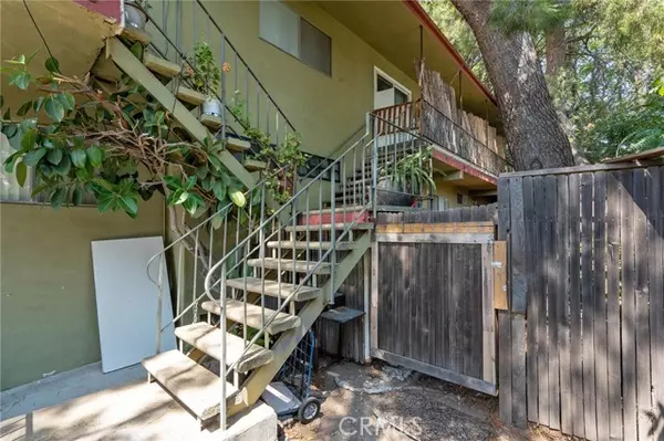 Tujunga, CA 91042,10136 Silverton AVE
