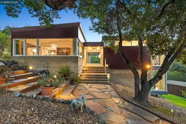 2 Crane Ct, Orinda, CA 94563