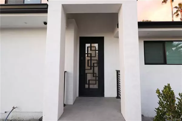 Northridge, CA 91325,9315 White Oak AVE