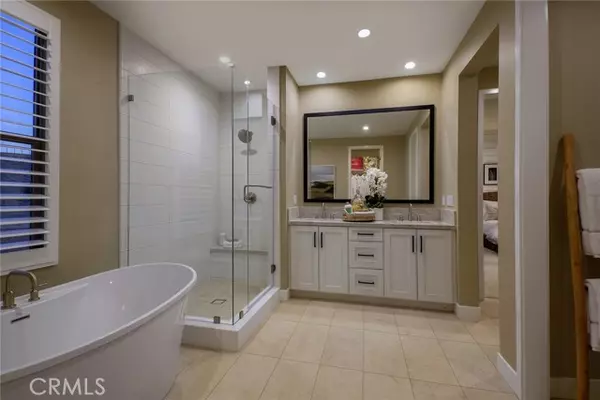 Irvine, CA 92618,117 Awning