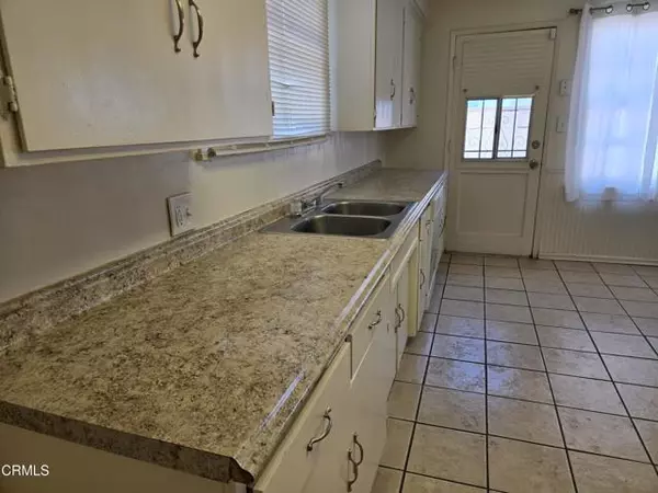 Lancaster, CA 93535,321 E Avenue J8