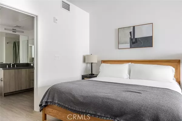 San Pedro, CA 90731,511 S Harbor 815