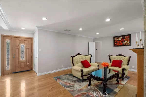 Northridge, CA 91324,8957 Eames AVE