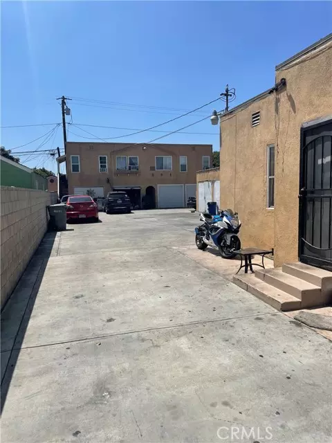 Lynwood, CA 90262,3226 Palm AVE