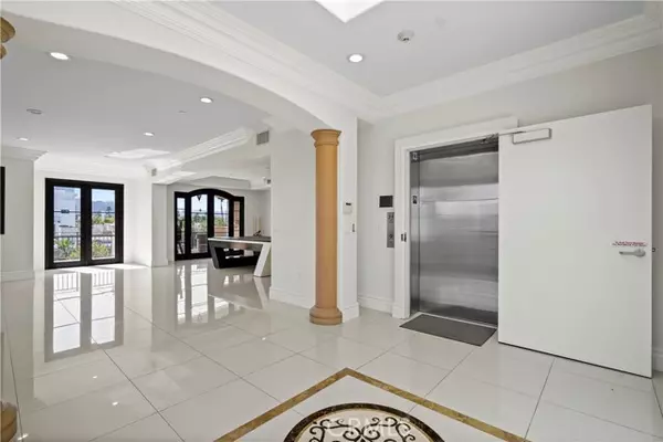 Beverly Hills, CA 90212,462 S Maple DR 104 PH