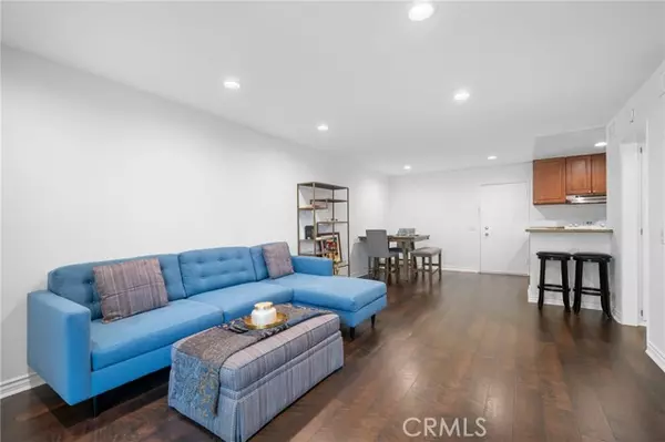 Valencia, CA 91355,23515 Lyons AVE 131