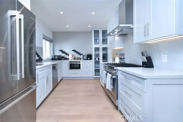 Los Angeles, CA 90068,3935 Kentucky DR