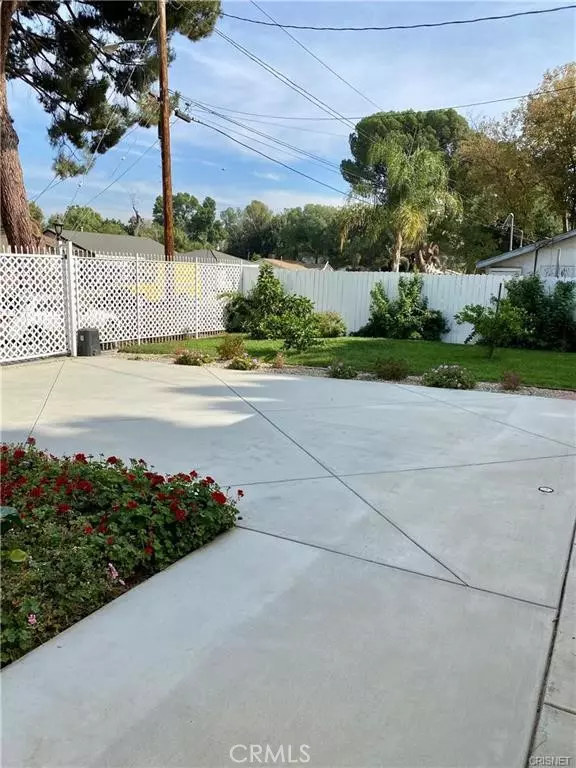 Reseda, CA 91335,19238 Arminta