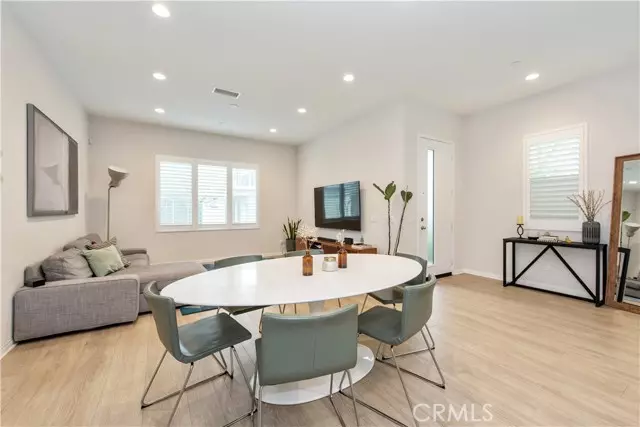 Irvine, CA 92618,153 Spectacle