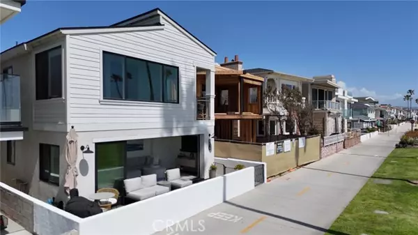 916 E Oceanfront, Newport Beach, CA 92661