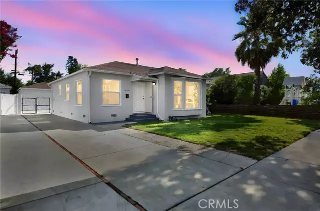 17350 Hamlin ST, Lake Balboa, CA 91406