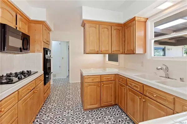 Santa Ana, CA 92705,13161 Crestline DR