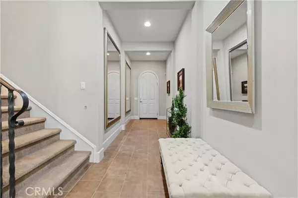 Saugus, CA 91350,27667 Camellia DR