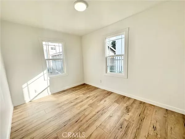 Los Angeles, CA 90062,5718 S Manhattan PL