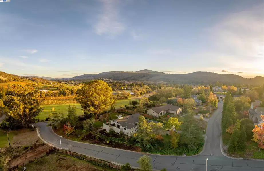 676 Scotland CT, Santa Rosa, CA 95409