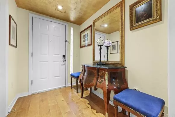 San Diego, CA 92101,301 W G St 119