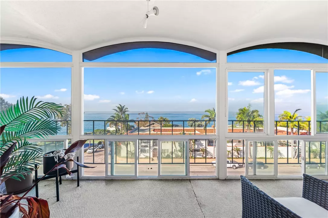 Laguna Beach, CA 92651,240 Moss ST 8