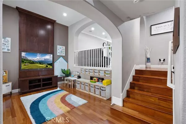 Corona, CA 92883,4429 Owens ST 105