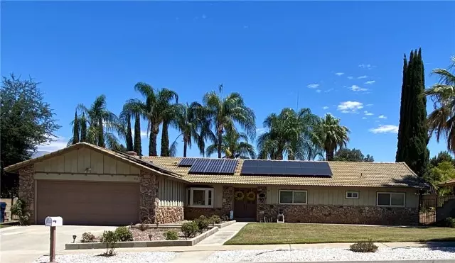 215 Pinewood CT, Redlands, CA 92374