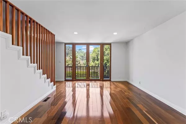 Los Angeles, CA 90068,2820 Oak Point DR