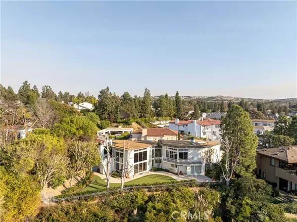 2 Inverness LN, Newport Beach, CA 92660