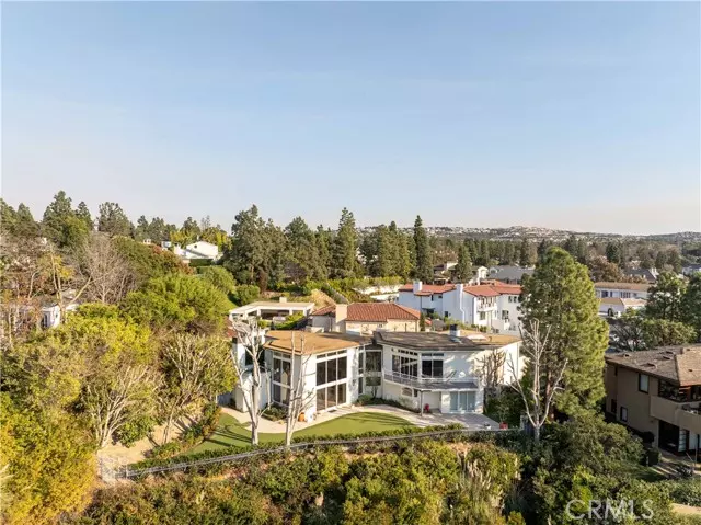 2 Inverness LN, Newport Beach, CA 92660