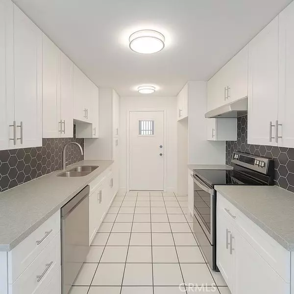 Encino, CA 91316,5301 Balboa BLD E11