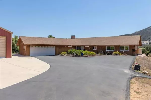 945 El Paseo, Vista, CA 92084