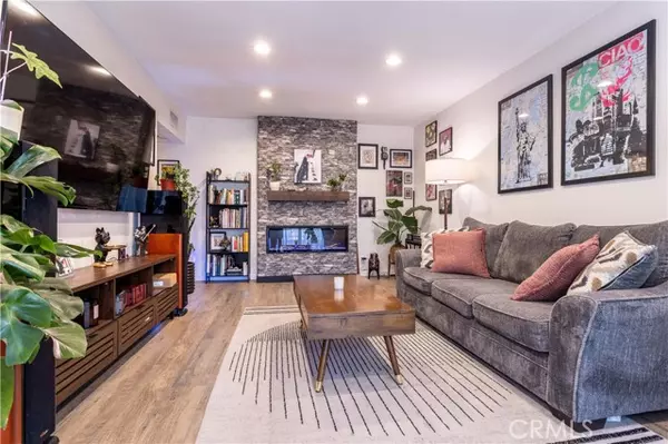 18307 Burbank BLD 86, Tarzana, CA 91356