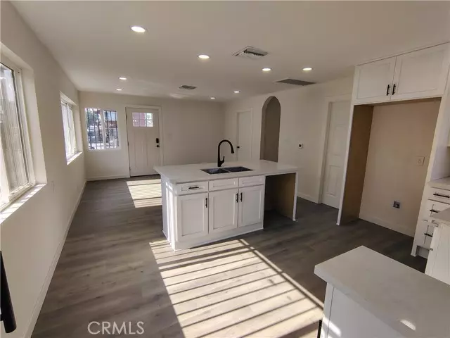 Los Angeles, CA 90003,231 E Century BLD