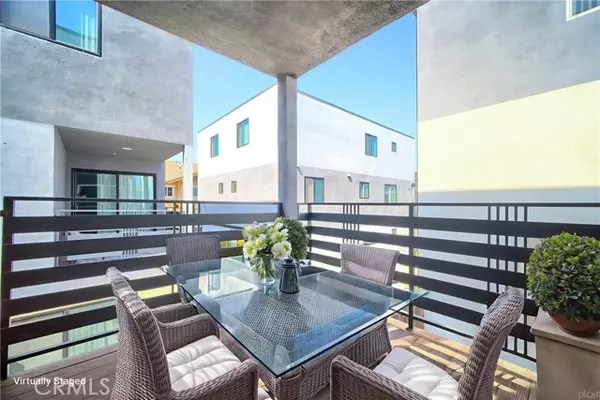 Los Angeles, CA 90006,1425 S New Hampshire AVE