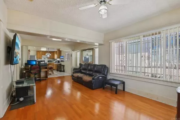 Los Angeles, CA 90038,1059 N Wilton PL