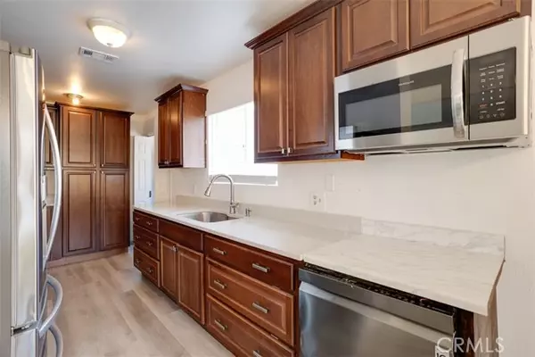 Van Nuys, CA 91411,15112 Domino ST