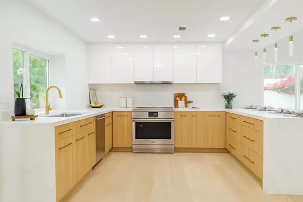 Encinitas, CA 92024,407 Via Ultimo