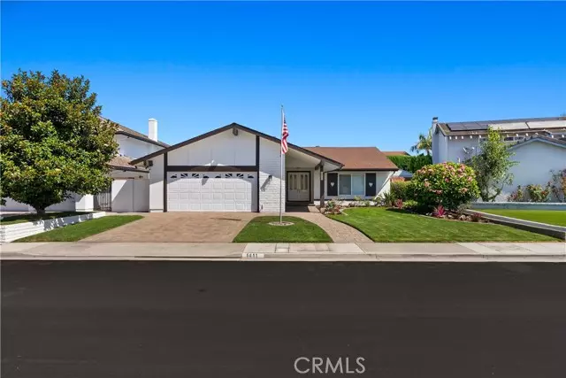 6811 Jardines DR, Huntington Beach, CA 92647
