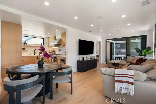 Corona Del Mar, CA 92625,521 1/2 Iris AVE