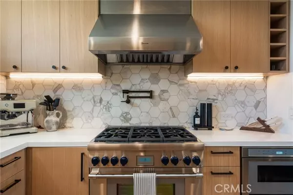 Corona Del Mar, CA 92625,521 1/2 Iris AVE