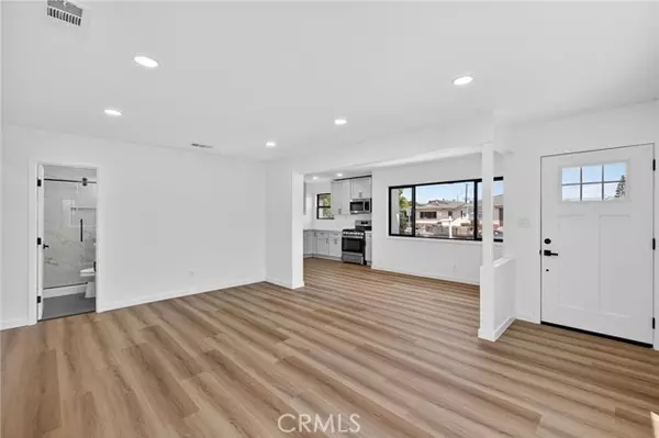 Hawthorne, CA 90250,3834 W 116th ST