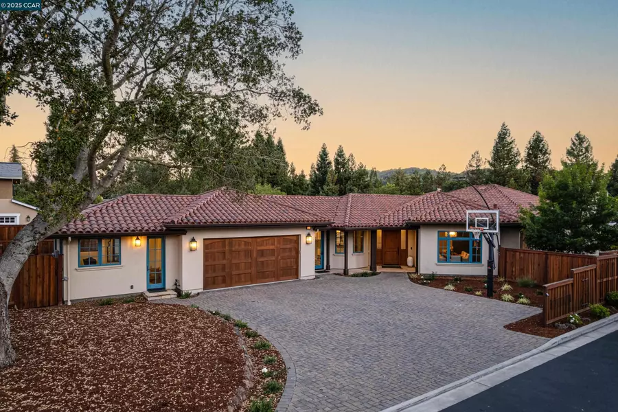 3 Barnes Ct, Moraga, CA 94556