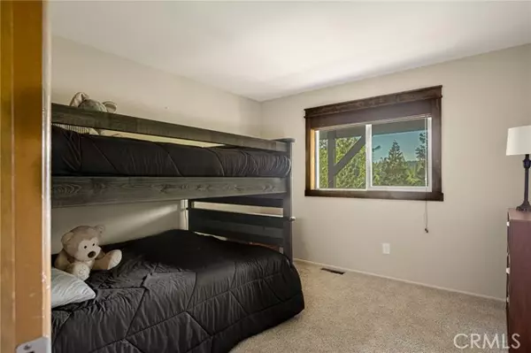 Lake Arrowhead, CA 92352,386 Rainier RD