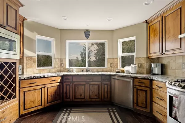 Lake Arrowhead, CA 92352,386 Rainier RD