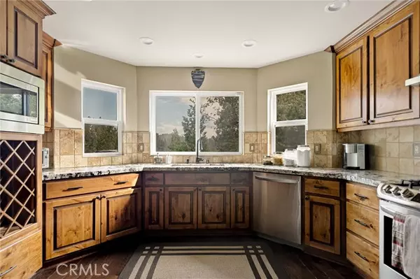 Lake Arrowhead, CA 92352,386 Rainier RD