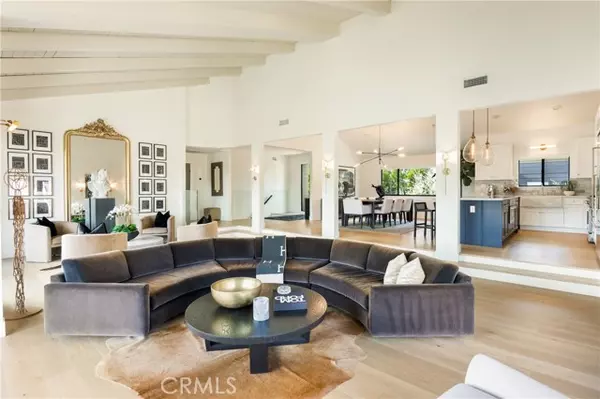 4234 Alhama DR, Woodland Hills, CA 91364