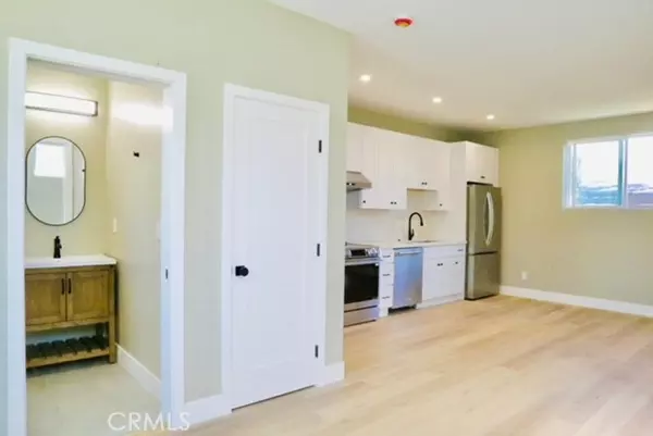 Costa Mesa, CA 92627,729 Center ST B