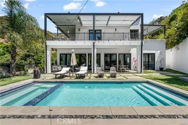 9484 Gloaming DR, Beverly Hills, CA 90210