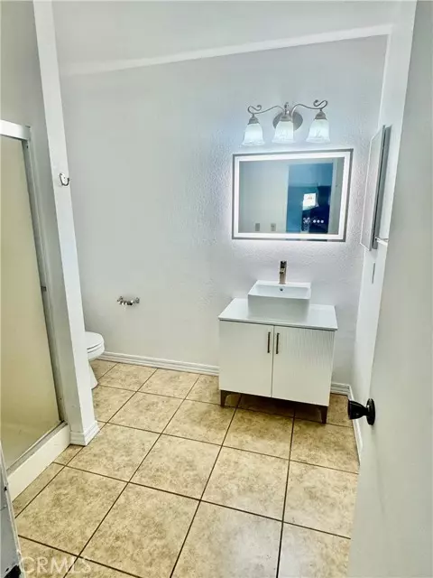 7115 Etiwanda AVE 3, Reseda, CA 91335