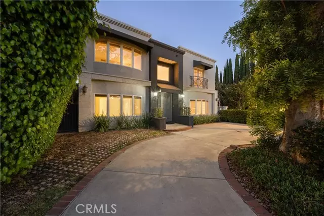 272 S Oakhurst DR, Beverly Hills, CA 90212