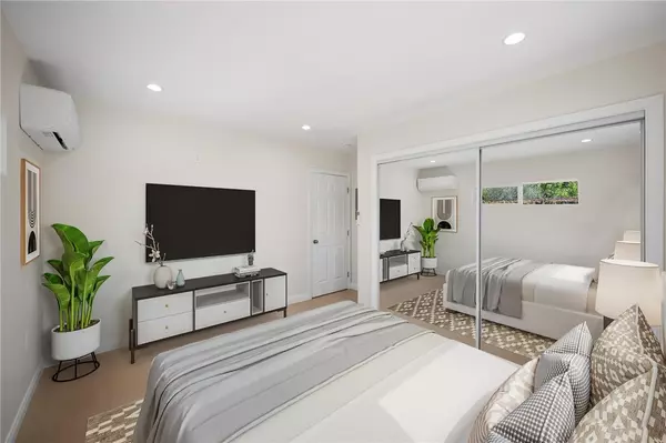 Canoga Park, CA 91304,8126 Moorcroft Ave