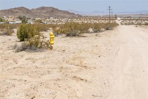 Joshua Tree, CA 92252,63635 La Brisa DR